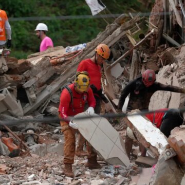 Minst 23 döda när kraftiga regn släpper lös översvämningar i Minst 23 döda när kraftiga regn släpper lös översvämningar i sydöstra Brasilien