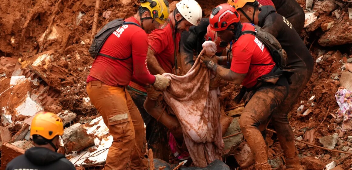 Antalet döda i översvämningar i Brasilien stiger till 64 medan sökarbetet fortsätter

