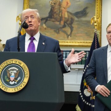 Advokatgrupper stämmer Trump-administrationen för upphävandet av upptäckten av hot Advokatgrupper stämmer Trump-administrationen för upphävandet av upptäckten av hot