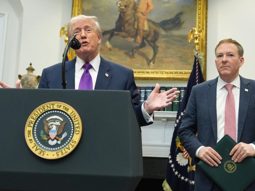 Advokatgrupper stämmer Trump-administrationen för upphävandet av upptäckten av hot

