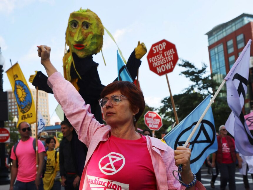 Aktivistgruppen Extinction Rebellion säger att den är under FBI-utredning

