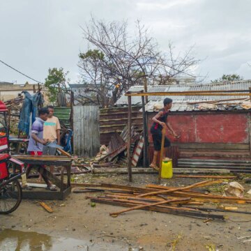 Dödssiffran i cyklonen i Madagaskar har nått 38 12 000 på flykt; Moçambique hängslen

