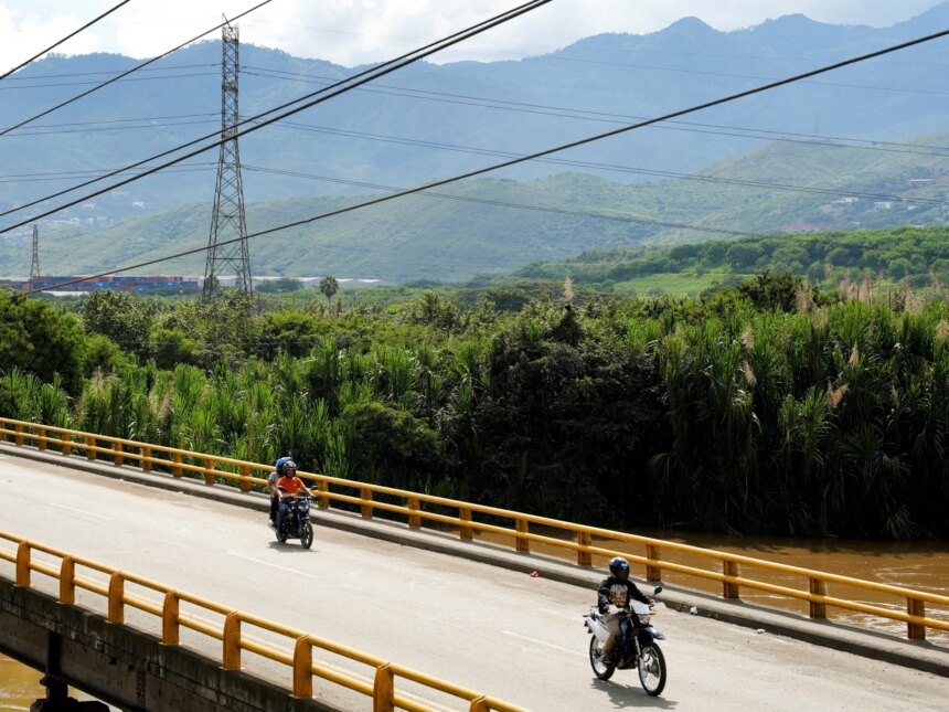 Ecuador höjer tullarna på colombiansk import till 50 procent från Ecuador höjer tullarna på colombiansk import till 50 procent från och med den 1 mars