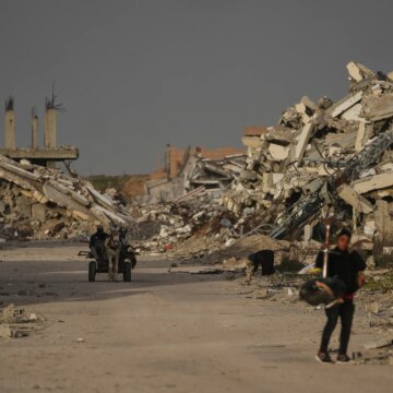 Gazas kollapsande ekonomi driver ungdomar att skapa okonventionella lösningar

