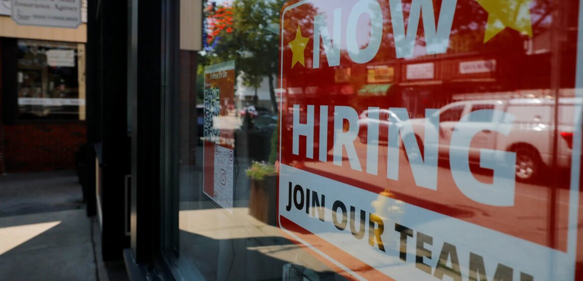 Kämpar för att klara sig: Bakom den amerikanska undersysselsättningskrisen

