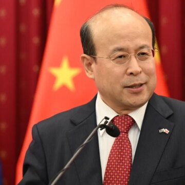 Kina varnar Australien för att ta tillbaka kontrollen över nyckelhamnen i Darwin

