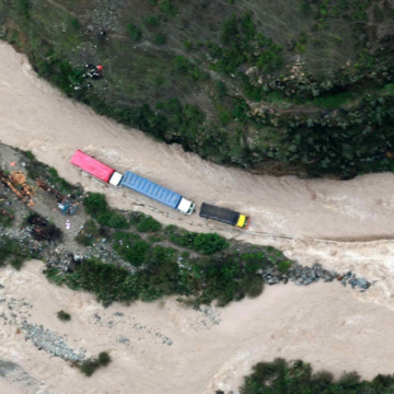 Kraftiga regn, dödliga översvämningar drabbade södra Peru; tusentals söker skydd

