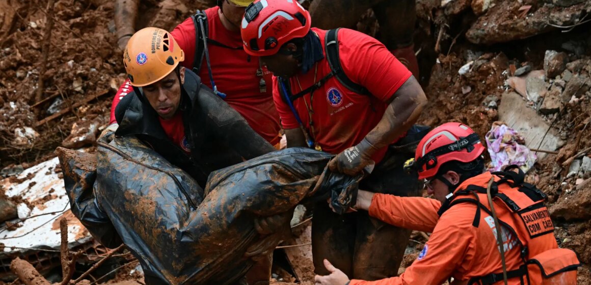 Räddningsmän letar efter försvunna efter stormfloden dödade 30 i Brasilien | Vädernyheter
