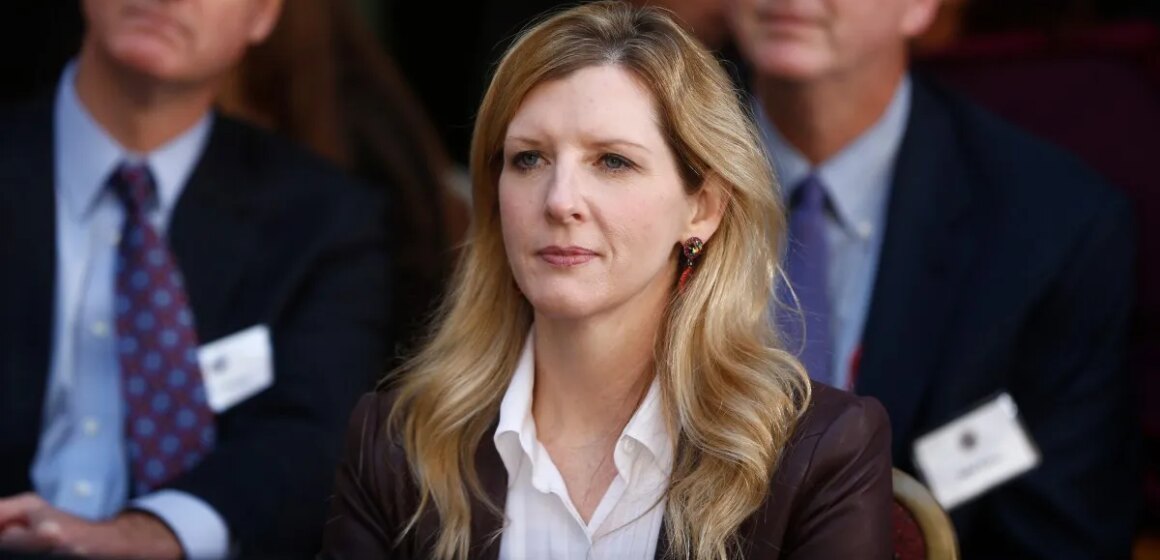 Top Goldman Sachs advokat Kathy Ruemmler avgår på grund av Epstein-band

