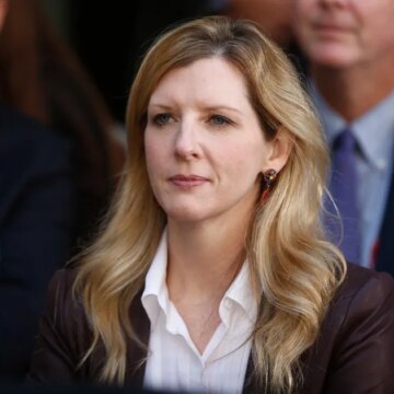 Top Goldman Sachs advokat Kathy Ruemmler avgår på grund av Epstein-band

