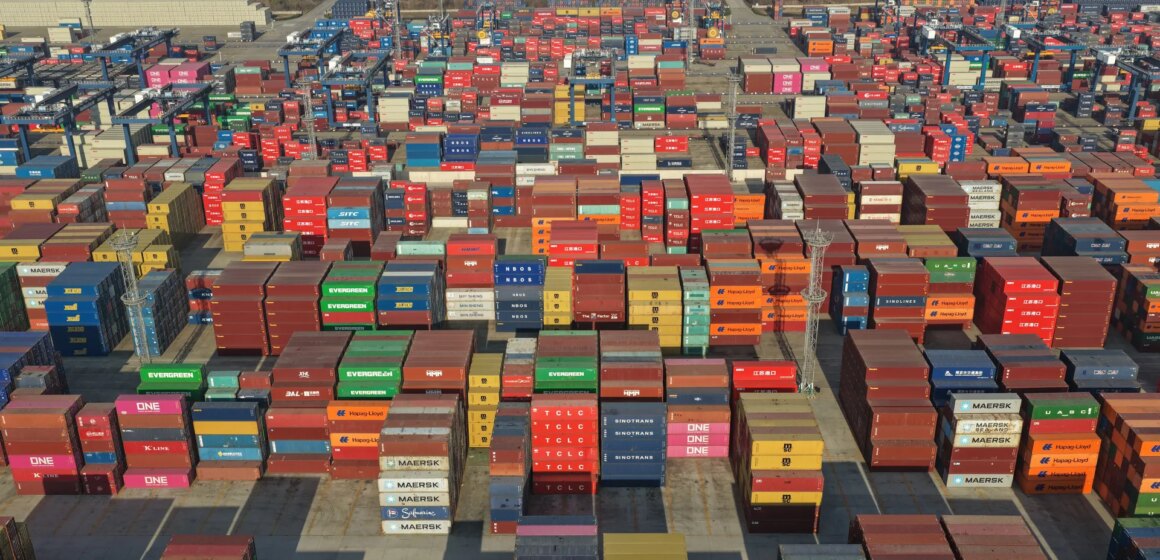 USA:s handelsunderskott ökar i december när importen ökar

