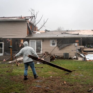 Två dödades när tornados sveper över USA:s Mellanvästern i det senaste extremvädret


