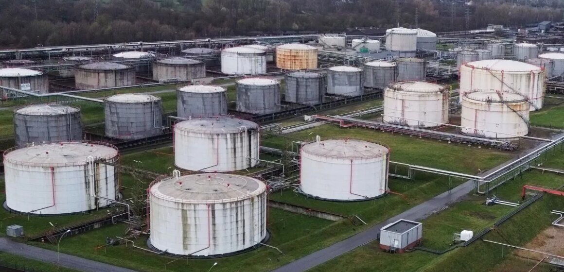 Varför ett historiskt frisläppande av oljereserver kanske inte tämjer stigande priser

