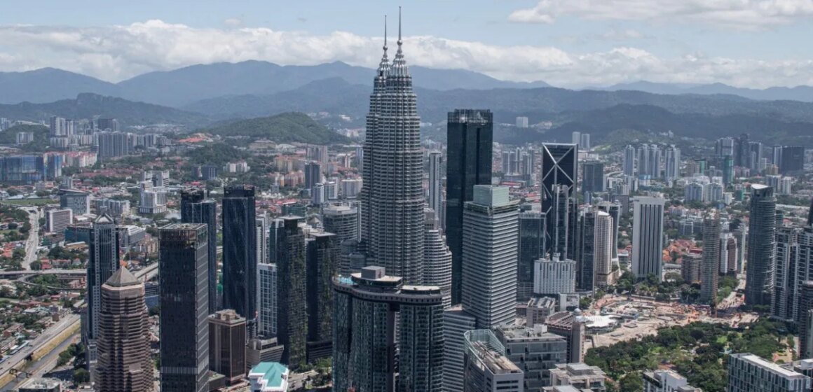 Malaysia flyttar för att skärpa reglerna för expats, vilket ökar rädslan för talangflykt

