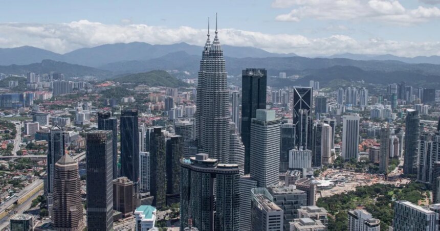 Malaysia flyttar för att skärpa reglerna för expats, vilket ökar rädslan för talangflykt

