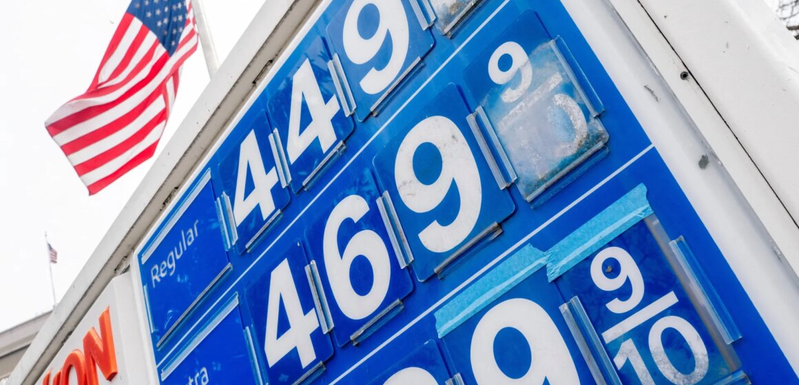 Amerikanska konsumenter uttrycker bestörtning över stigande gaspriser efter attacken mot Iran

