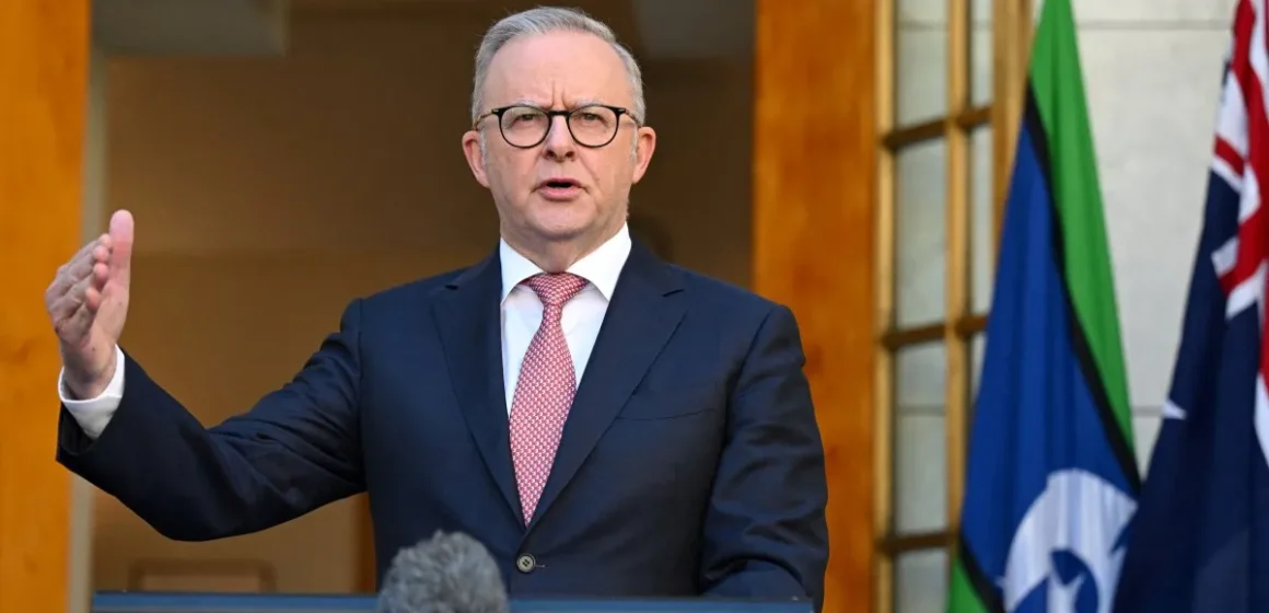 Australien ska halvera bränsleskatten när den globala energikrisen fördjupas

