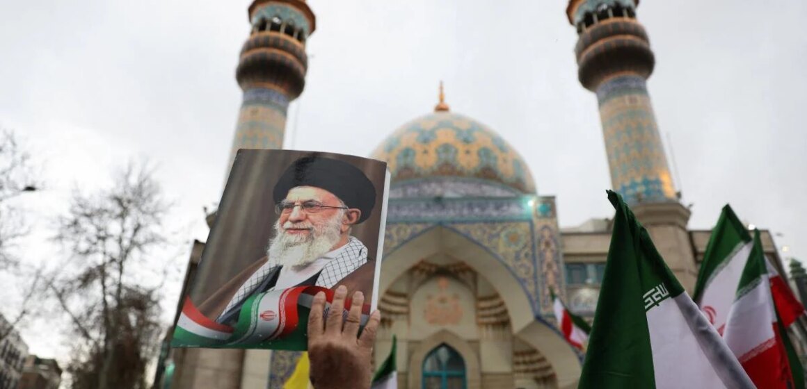 Den iranska regimens existentiella kris – och vad som kan komma efter Khamenei
