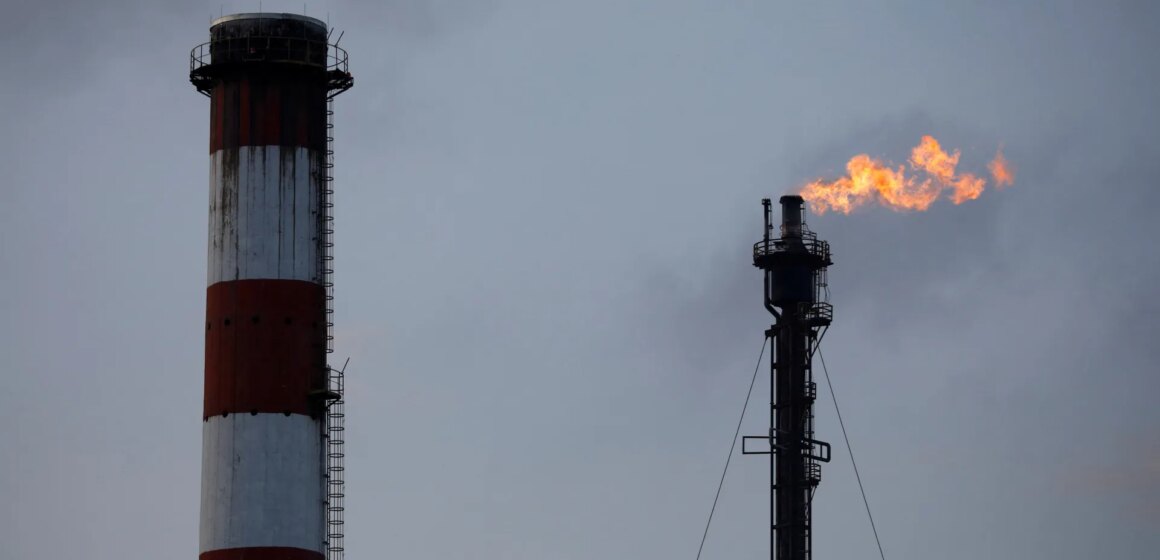 IEA för samtal medan medlemsländerna funderar på att frigöra oljereserver mitt i Irans krig

