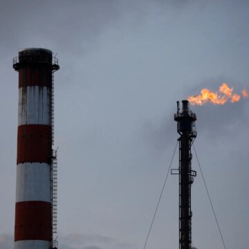 IEA för samtal medan medlemsländerna funderar på att frigöra oljereserver mitt i Irans krig

