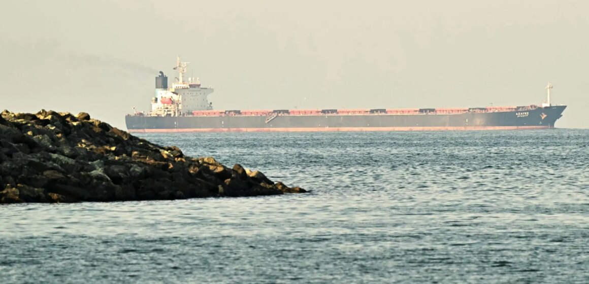 Iran tillåter fler fartyg genom Hormuzsundet, tyder data på

