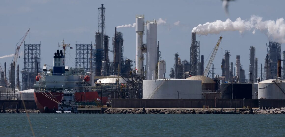 Irankrig: Vad är Jones Act, och varför har Trump skjutit upp den i 60 dagar?

