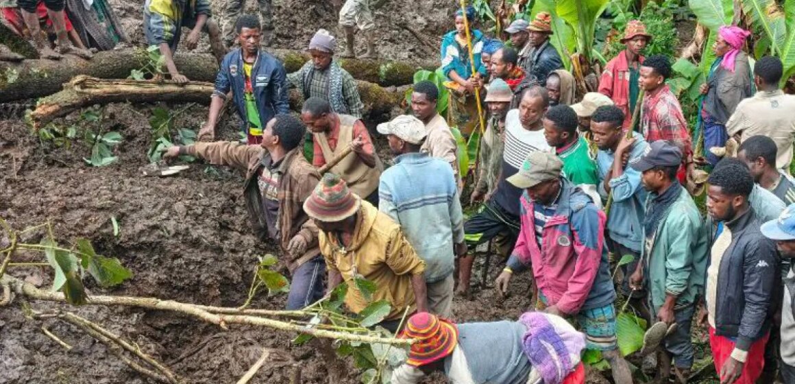 Minst 64 dödade, dussintals rapporterade saknade i Etiopiens jordskred, översvämningar

