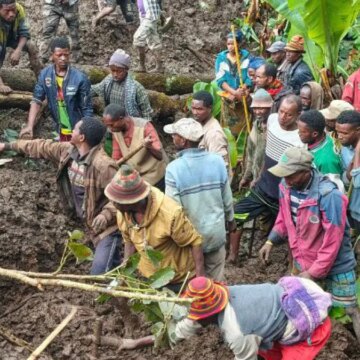 Minst 64 dödade, dussintals rapporterade saknade i Etiopiens jordskred, översvämningar Minst 64 dödade, dussintals rapporterade saknade i Etiopiens jordskred, översvämningar