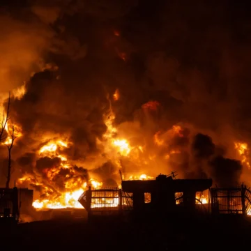 Oljan stiger över 100 dollar per fat, aktier faller när USA-Israels krig mot Iran rasar

