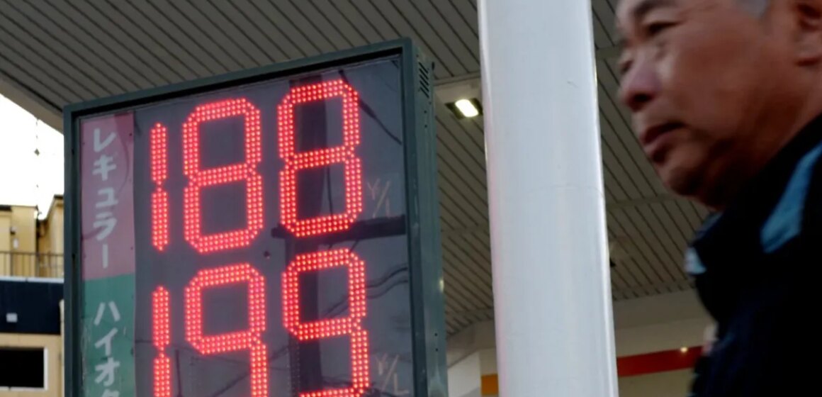 Oljepriset fortsätter att stiga när Trump söker koalition för att återöppna Hormuzsundet

