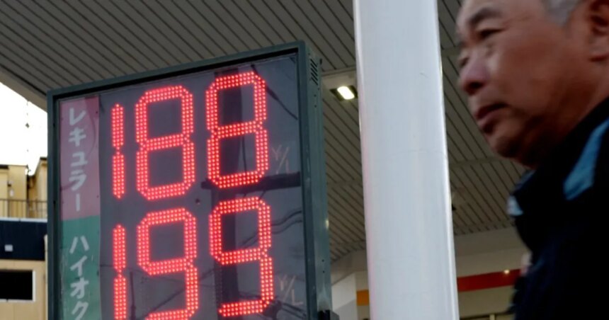 Oljepriset fortsätter att stiga när Trump söker koalition för att återöppna Hormuzsundet

