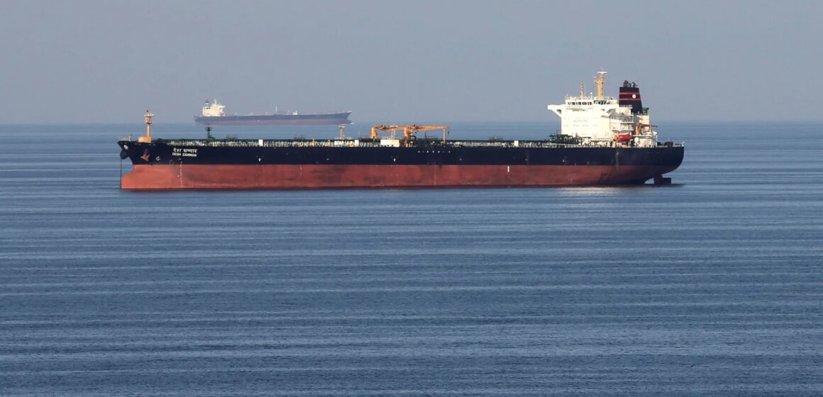 Oljepriset stiger kraftigt efter amerikanska, israeliska attacker mot Iran

