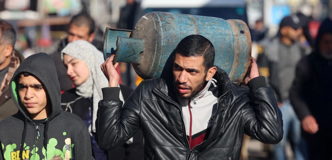 Palestinierna kämpar när Gaza lider av allvarlig bränsle- och gasbrist

