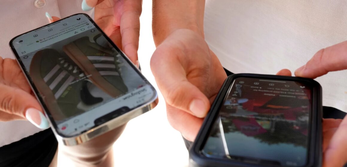 Sociala medier gör unga mindre glada, konstaterar rapporten

