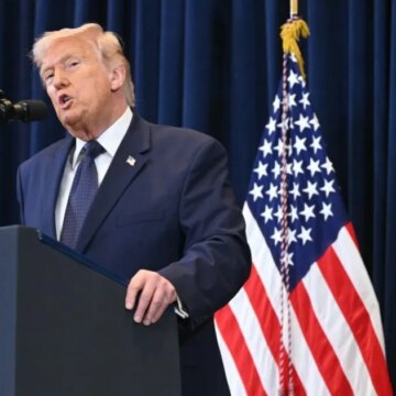 Trump säger att vissa sanktioner ska hävas mot oljeproducenter mitt i Irans krig

