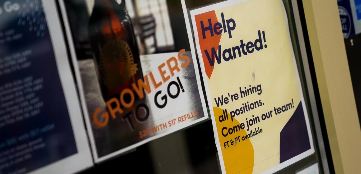 USA:s arbetsmarknad stannar, arbetslösheten stiger innan Fed beslutar

