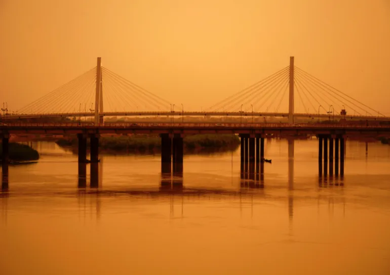 Foto som visar A-formade pyloner av Ghadir-bron i Ahvaz [Courtesy of Creative Commons]