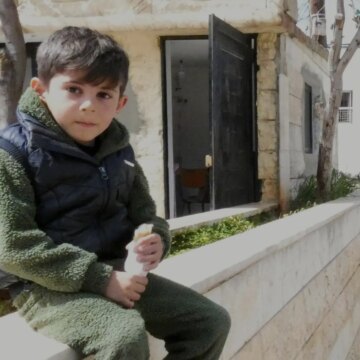 Familjer som flyr från israeliska attacker tar sin tillflykt till Libanons berg

