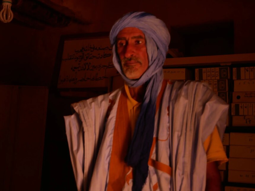 "Jag måste skydda dem": Mannen som vaktar Mauretaniens sällsynta islamiska böcker

