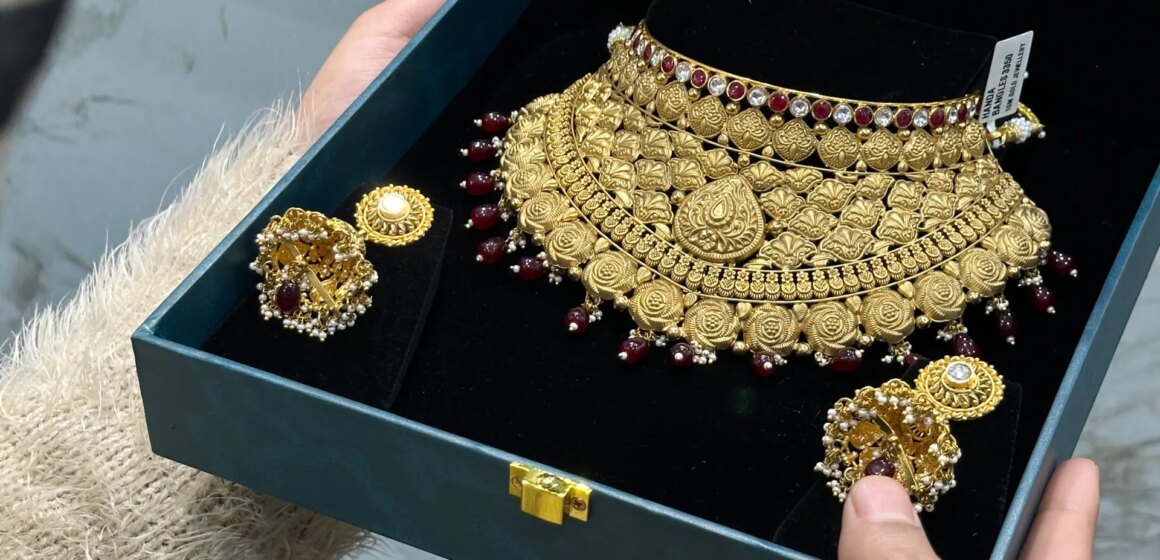 Guld är oöverkomligt, så sydasiatiska brudar vänder sig till substitut på ett gram

