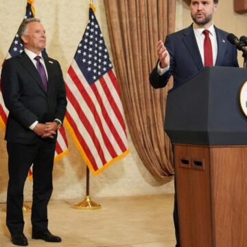 Amerika och Irans långa väg till fred
