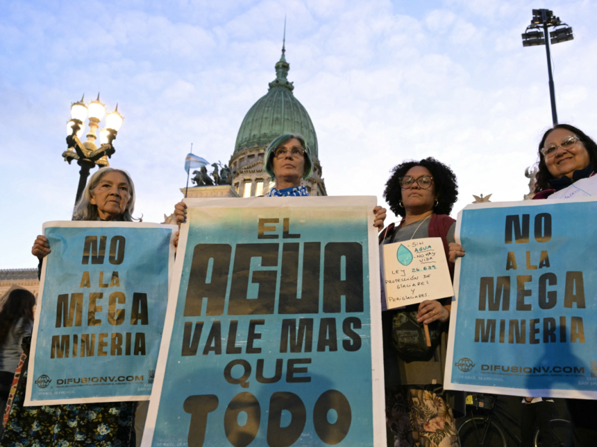 Argentinas parlamentsledamöter godkänner lagförslaget som tillåter gruvdrift i glaciärer

