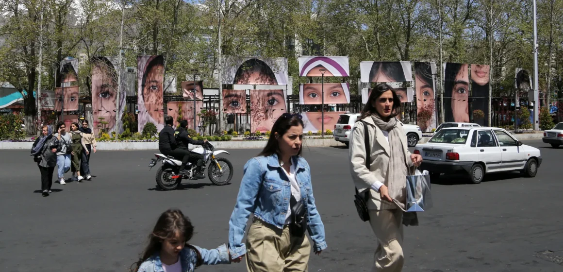 Iran säger att krigsförluster på 270 miljarder dollar måste kompenseras, eftersom nya samtal med USA hägrar

