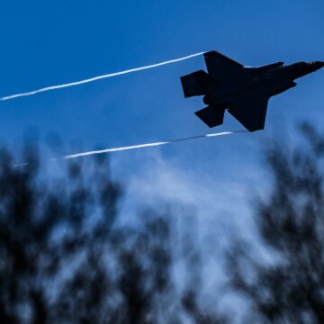 Krigsdriven efterfrågan ökar vinsten för vapen- och flygplanstillverkarna

