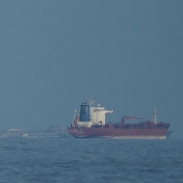 Oljepriset stiger över 103 dollar per fat efter att USA tillkännager blockad av Iran

