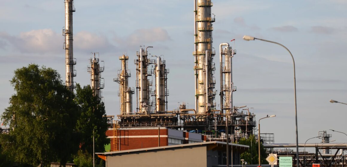 Ryssland säger att kommer att stoppa oljeflödet till Tyskland via Druzhba pipeline

