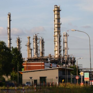 Ryssland säger att kommer att stoppa oljeflödet till Tyskland via Druzhba pipeline

