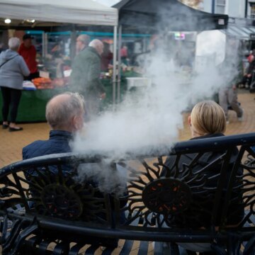 Storbritanniens lagförslag förbjuder alla födda efter 2008 att någonsin köpa tobak

