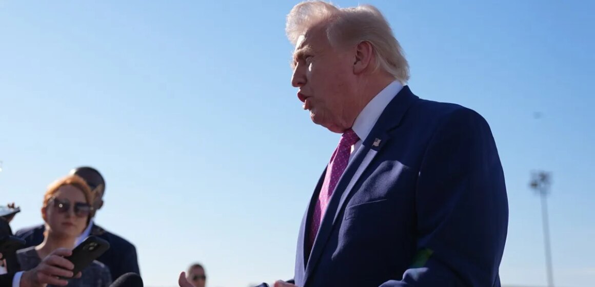 Trump säger att Hormuzsundet ska öppnas igen "snart" när USA och Iran inleder förhandlingar

