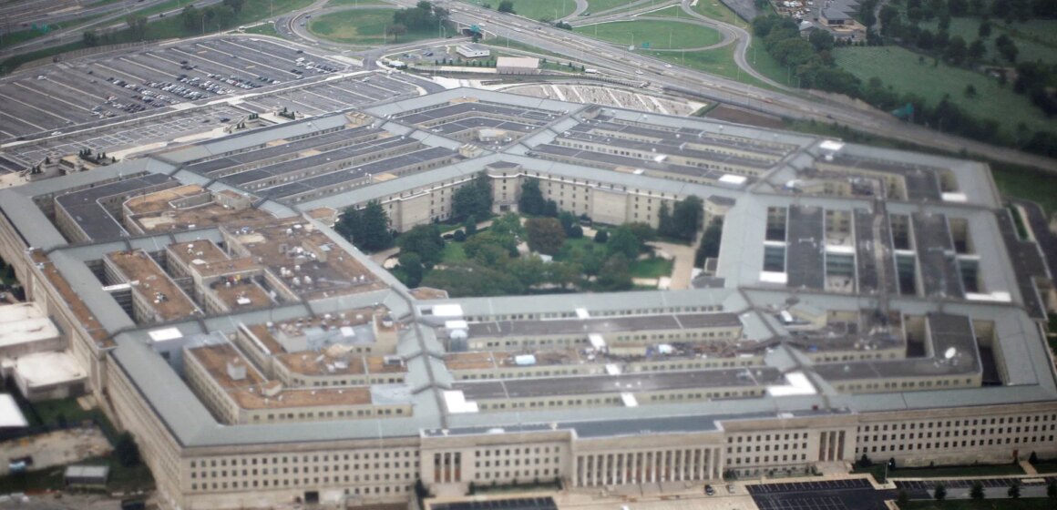 Trump söker historiska 1,5 biljoner dollar för militär i kongressens budgetförfrågan

